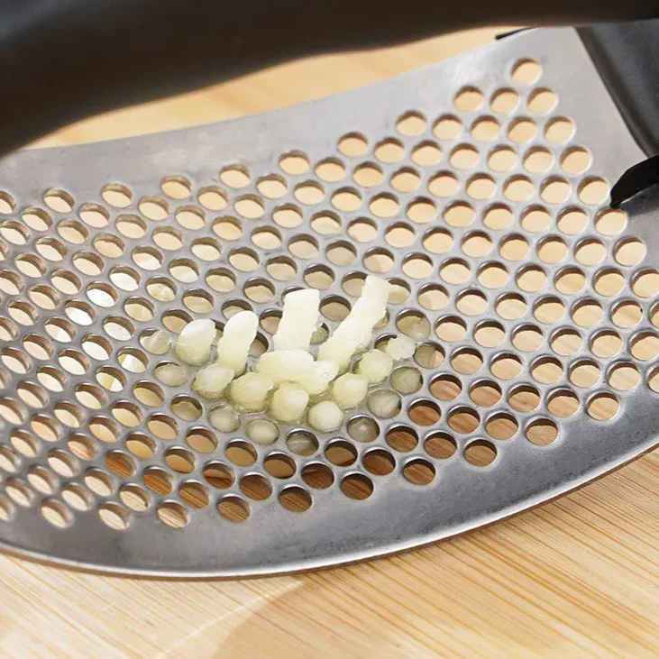 Stainless Steel Garlic Mincer - Image 4